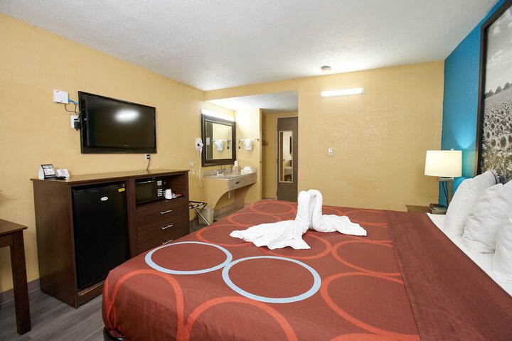 Room 35 of 94