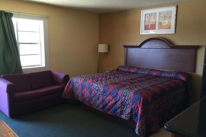 Room 5 of 33