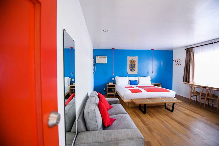 Room 6 of 25