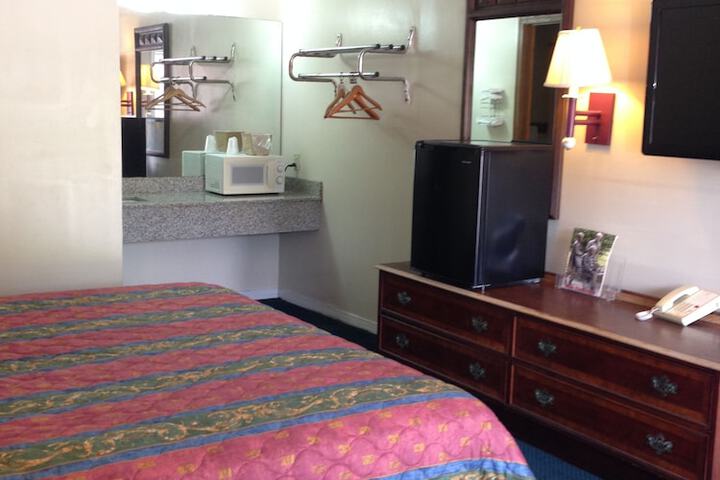 Room 33 of 37