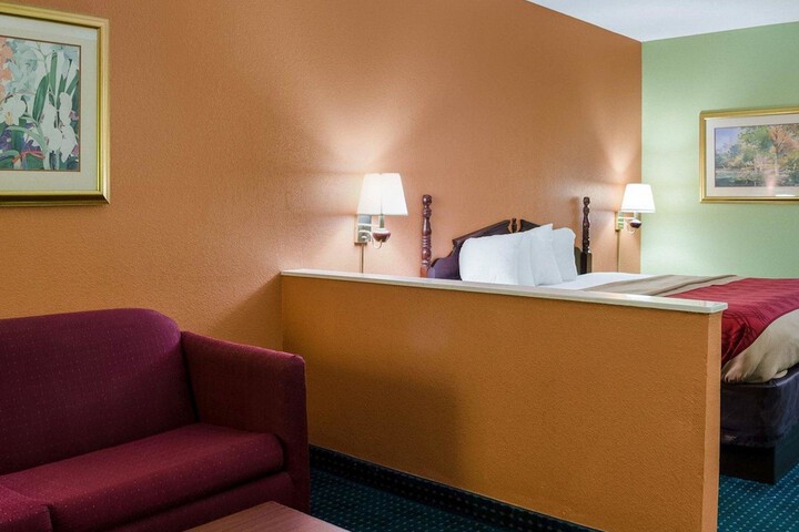 Econo Lodge Canton I-55