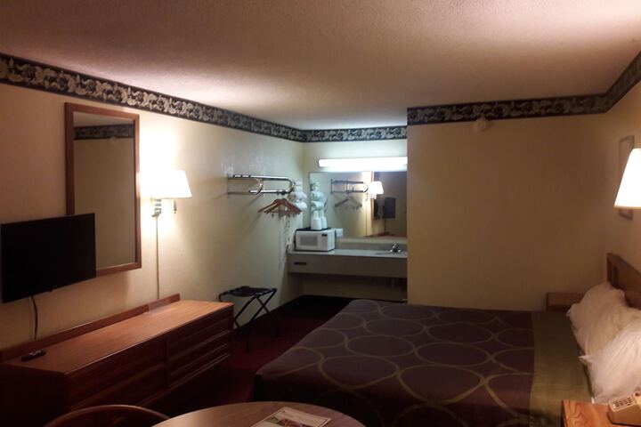Room 3 of 16