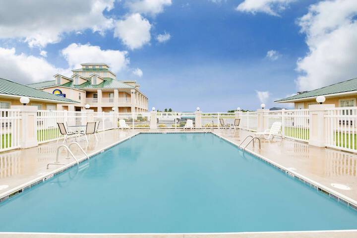Pool 4 of 35