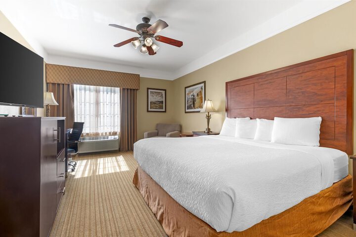 Best Western Plus Monica Royale Inn & Suites