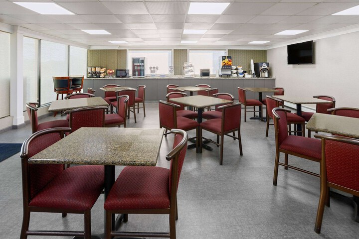 Days Inn by Wyndham Tonawanda / Buffalo