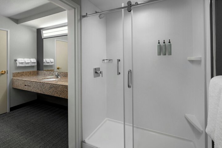 Courtyard by Marriott Los Angeles Burbank Airport