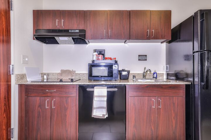 Cobblestone Hotel & Suites - Waukesha / West Milwaukee