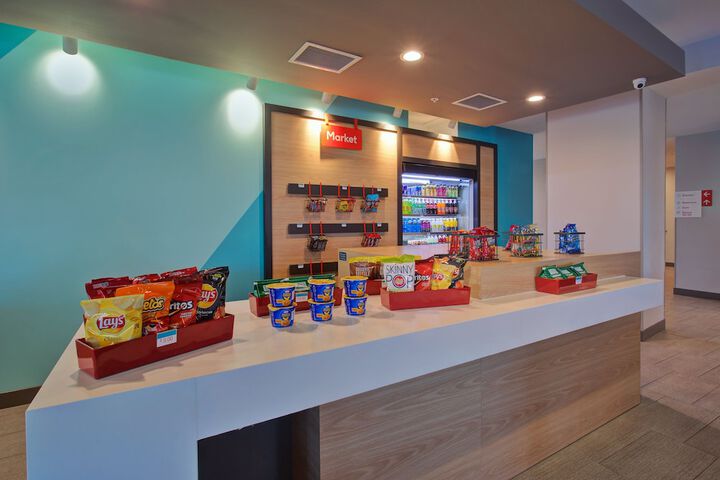 avid hotel Detroit Warren by IHG
