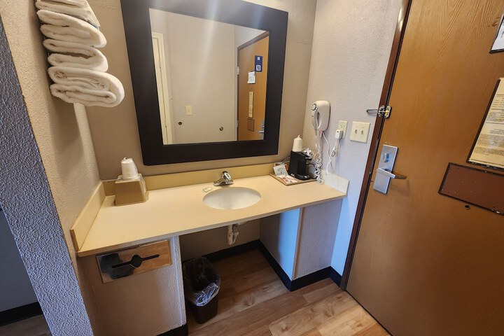 Room 16 of 19