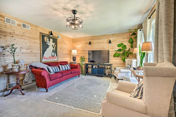 Berkeley Springs Vacation Home w / Fire Pit!