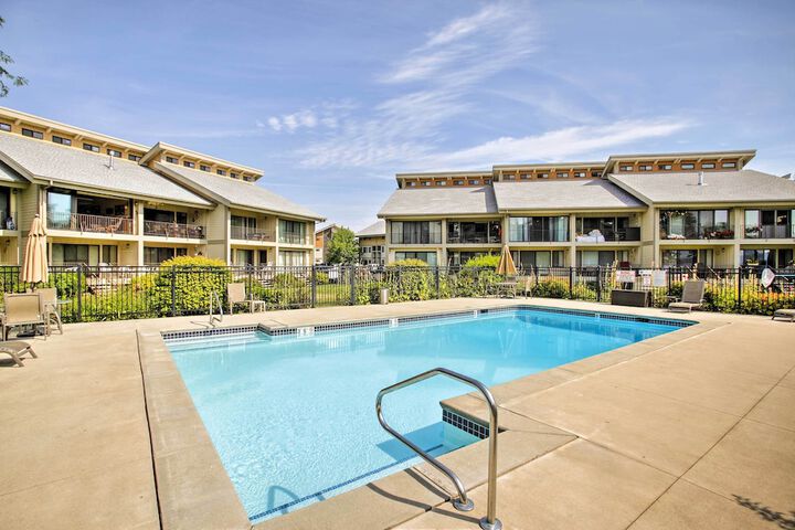 Lake Pend Oreille Condo w / Porch & Mountain View!