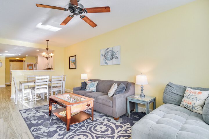 Waterfront Condo w / Water Park Walk to the Beach!