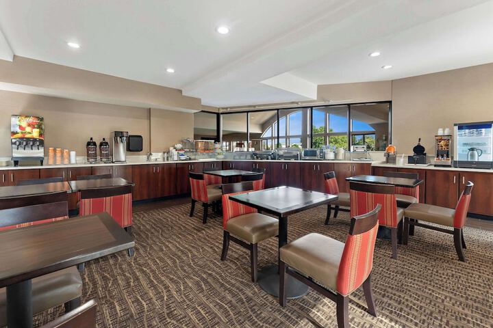 Comfort Suites near Robins Air Force Base