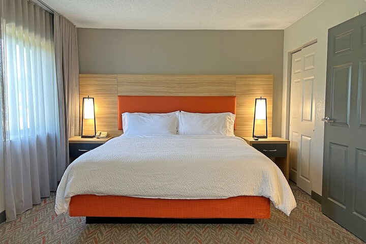 Room 17 of 51