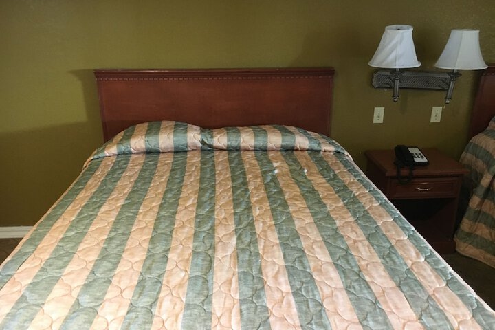 Bellflower Travel Inn