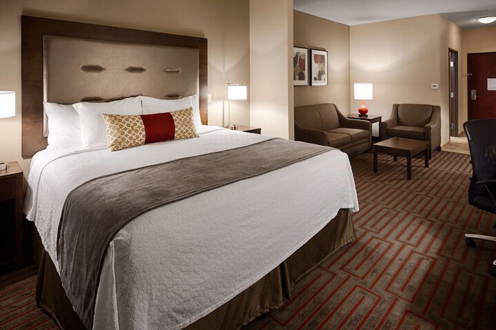 Best Western Plus Stevens County Inn
