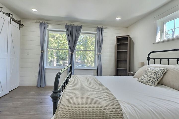 Serene 5BR Farmhouse Retreat Shoreline