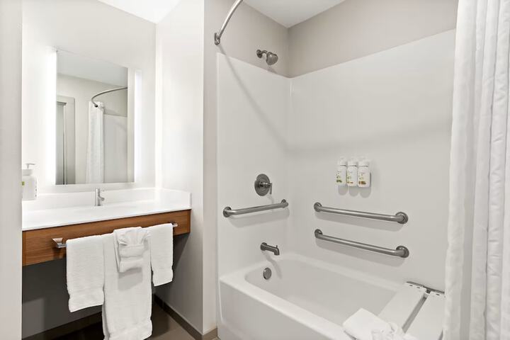 Holiday Inn Express & Suites George Quincy South by IHG