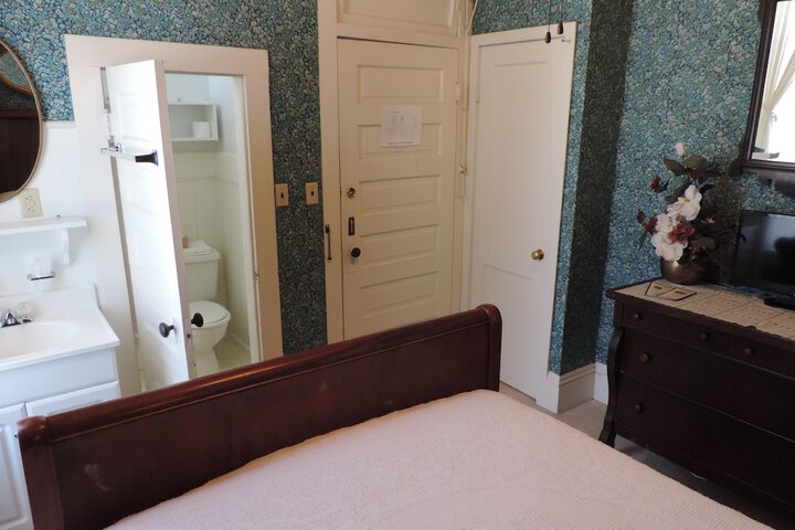 Room 53 of 80