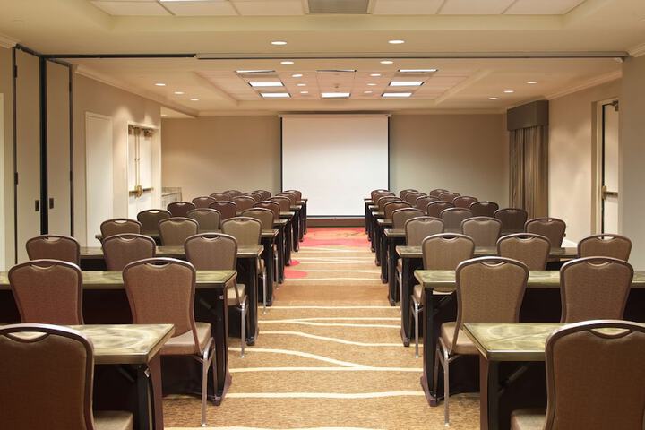 Hampton Inn & Suites Pittsburgh-Meadow Lands