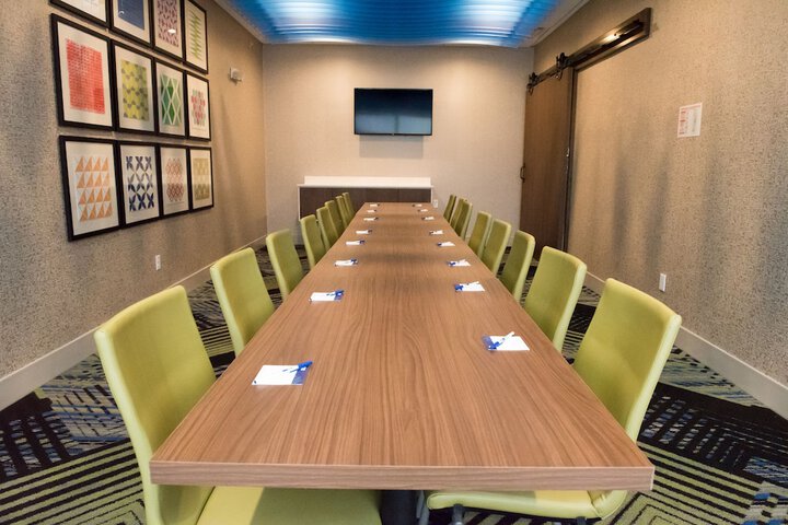 Holiday Inn Express & Suites Merrillville by IHG