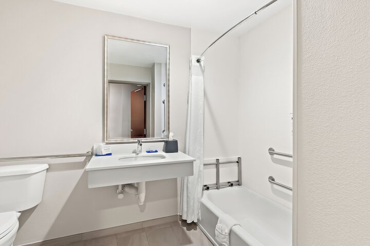 Holiday Inn Express & Suites Perry by IHG