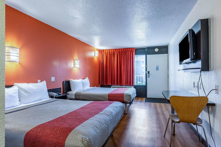 Room 30 of 51