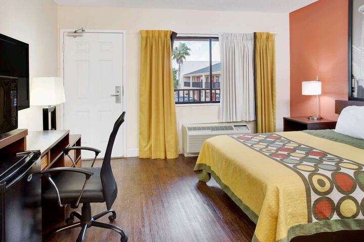 Room 25 of 27