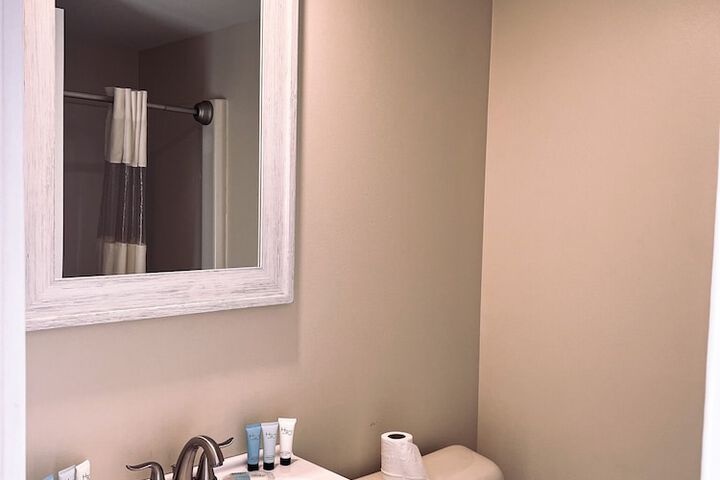 Room 33 of 65