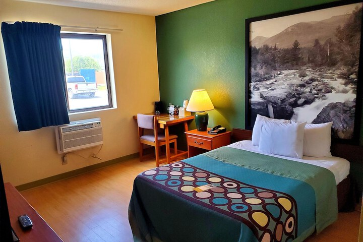 Super 8 by Wyndham Ticonderoga