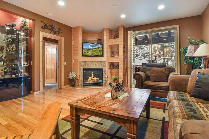 Crystal Charm Amazing 3 BDR Condo Close to Beaches Casinos, & Skiing!