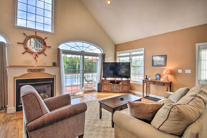 Waterside Haven on Milton Pond w / Deck & Boat Dock