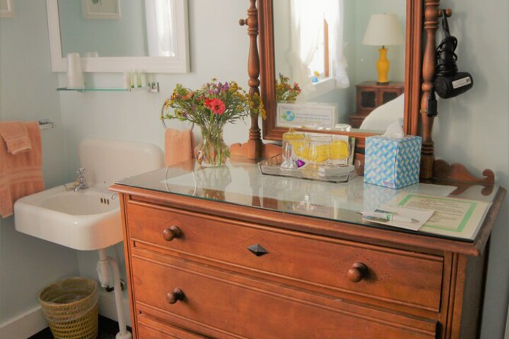 Room 28 of 60