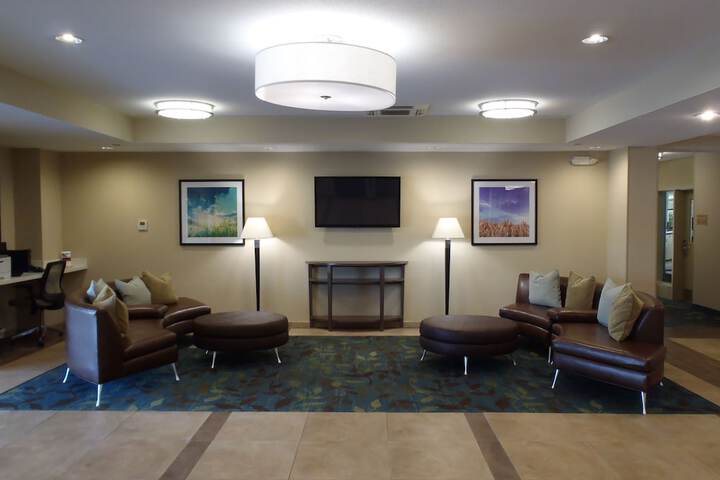 Candlewood Suites College Station at University by IHG