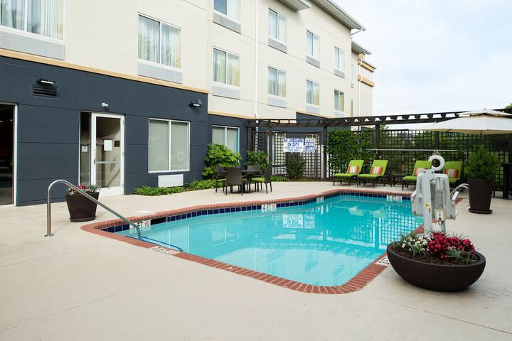 Pool 4 of 25