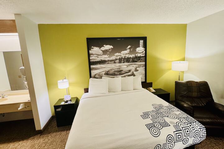 Room 12 of 38