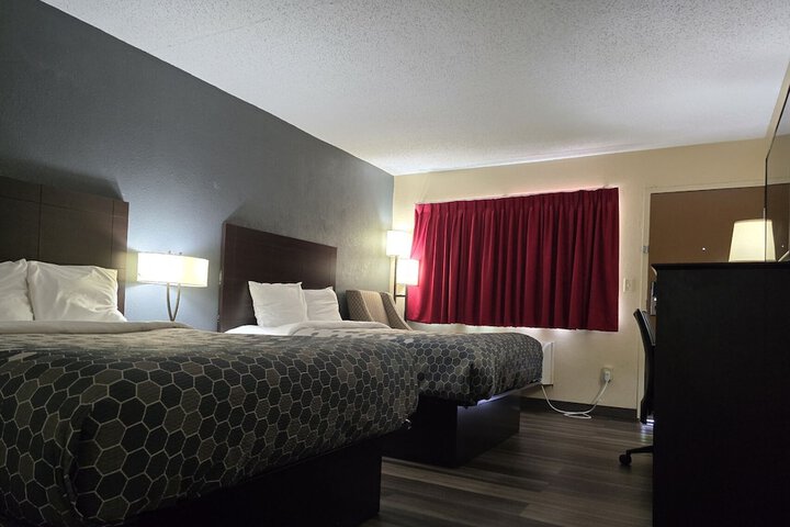 Econo Lodge Inn & Suites Mason City - Clear Lake