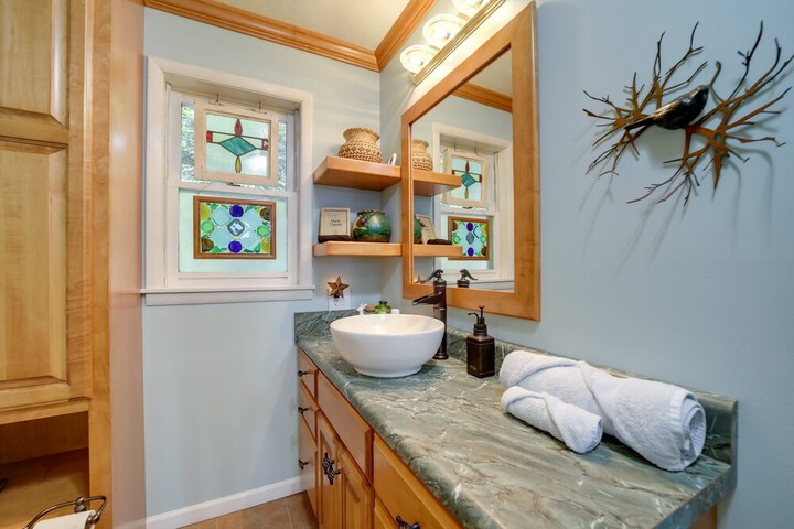 Robbinsville Vacation Rental w / Covered Balcony