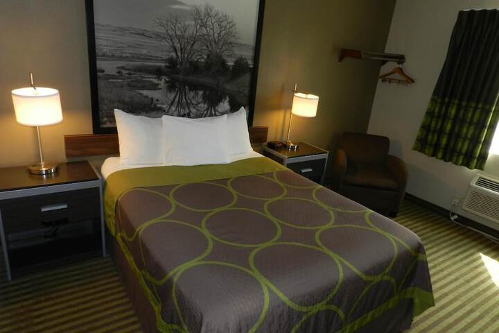 Room 12 of 25
