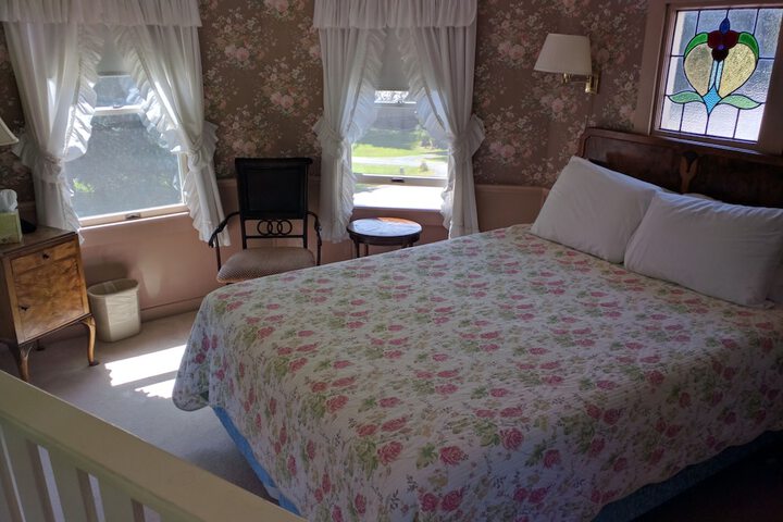 Alexanders Lodge