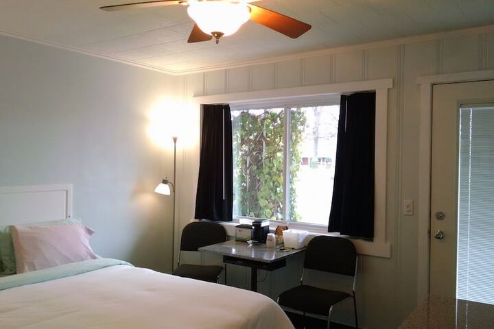 Room 9 of 27