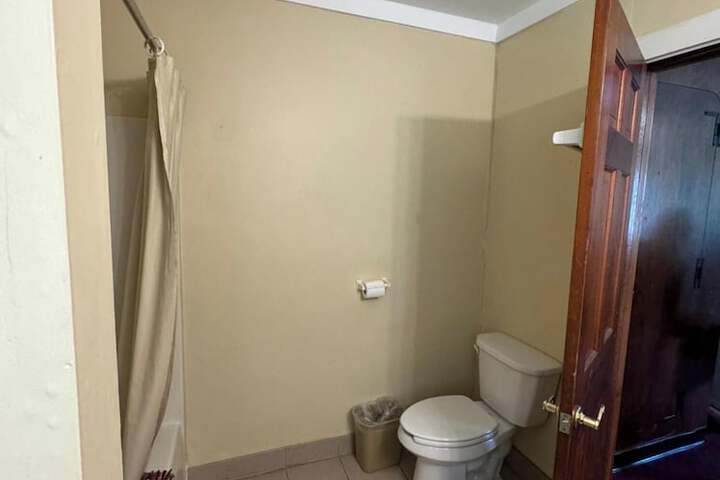 Room 26 of 46