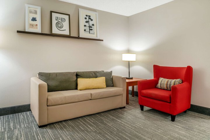 Country Inn & Suites by Radisson Rossford - Toledo South