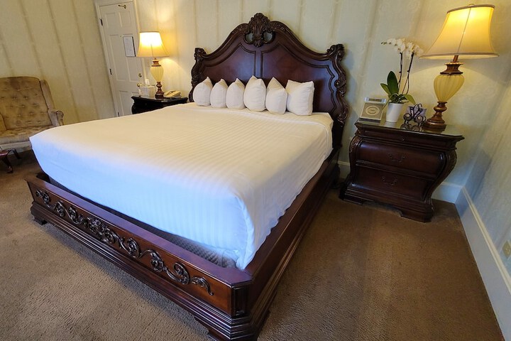Room 35 of 104