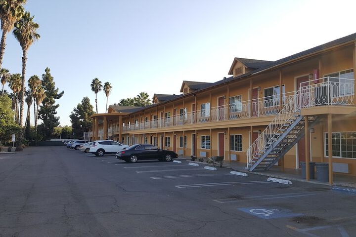 Hotel 2 of 75