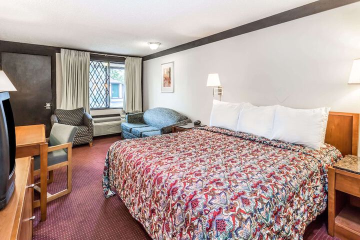 Room 9 of 19