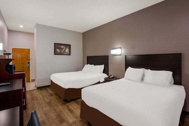 Room 13 of 28