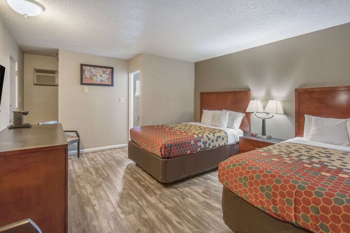 Room 18 of 27