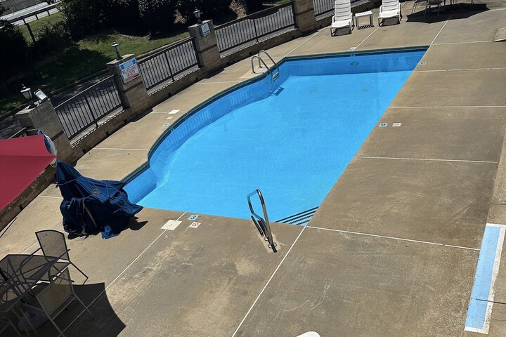 Red Roof Inn & Suites Cornelius – Lake Norman