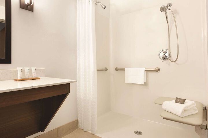 Room 10 of 22